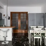 Boldrini With Balcony By Wonderful Italy Apartamento *